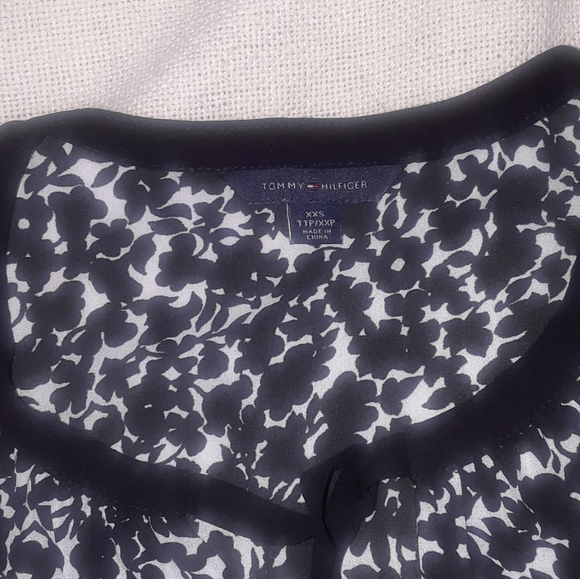 Tommy Hilfiger sleeveless top. Size xxsmall. - Picture 3 of 3